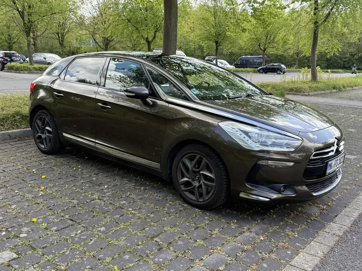 Gebraucht Citroën DS5 Sport Chic 179 PS (131 kW) 2015 Braun Kleinwagen