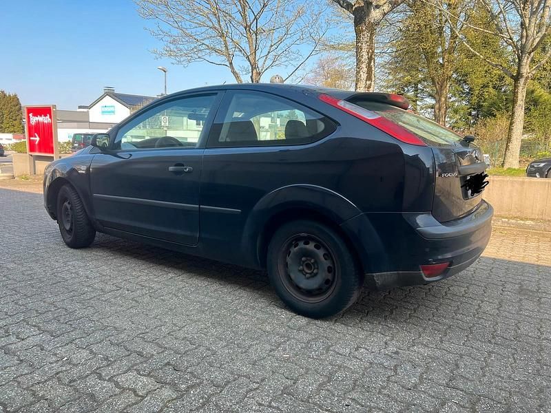 Gebraucht Ford Focus 80 PS (58 kW) 2004 Blau Kleinwagen