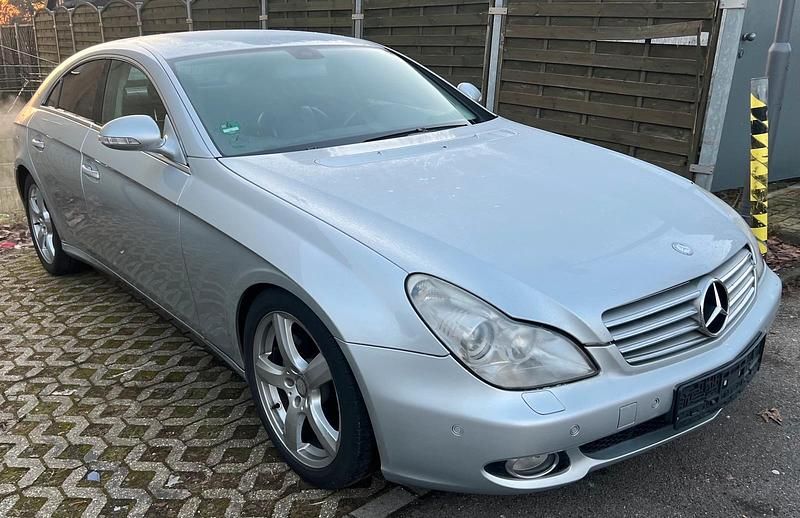 Silber Gebraucht 2006 Mercedes CLS350 Limousine | 8.990 € (Fairer Preis) - Bild 1/4