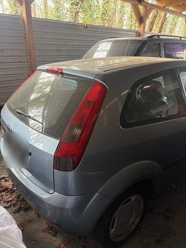 Gebraucht Ford Fiesta 65 PS (47 kW) 2007 Blau Kleinwagen