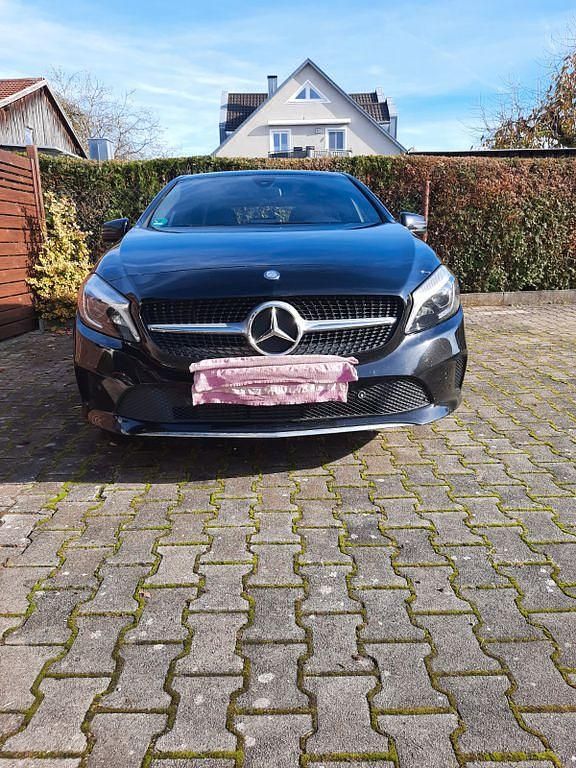 Schwarz Gebraucht 2015 Mercedes A220 Limousine | 11.900 € (Guter Preis) - Bild 1/4