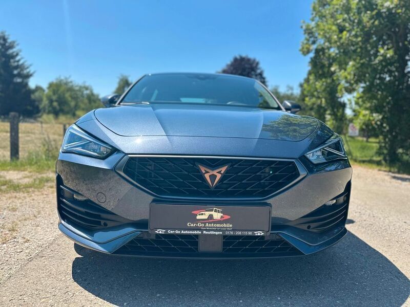 Grau Gebraucht 2023 Cupra Leon VZ Limousine | 32.900 € (Fairer Preis) - Bild 1/4