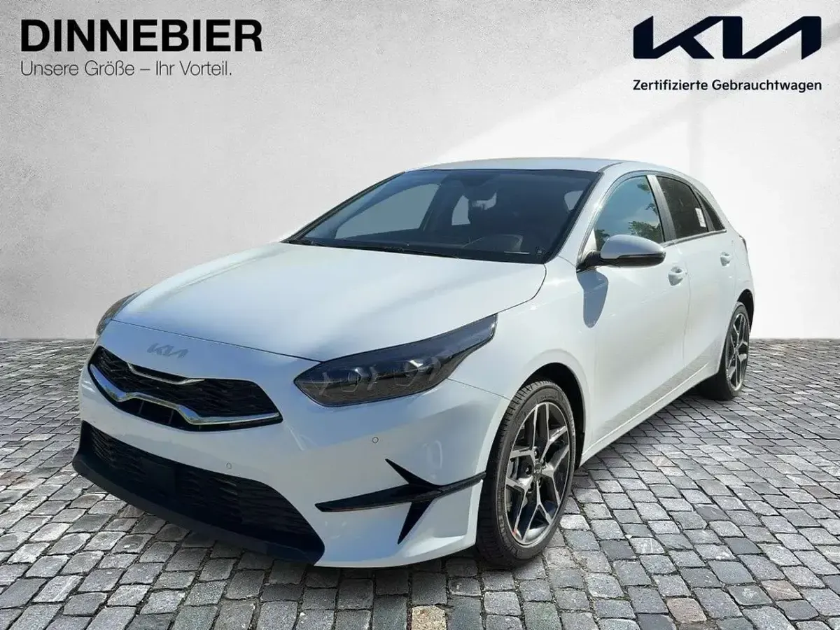 Neu Kia Ceed 140 PS (102 kW) 2026 Carraraweiss Kleinwagen