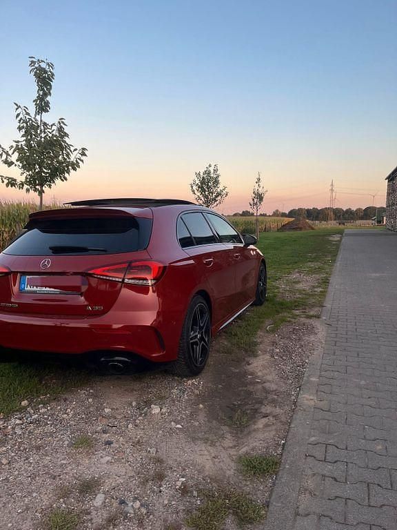 Rot Gebraucht 2022 Mercedes A35 AMG AMG Limousine | 40.500 € (Guter Preis) - Bild 1/4