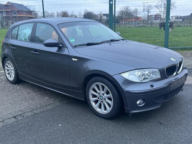 Grau Gebraucht 2005 BMW 120 Kleinwagen | 1.200 € (Superpreis) - Bild 1/4