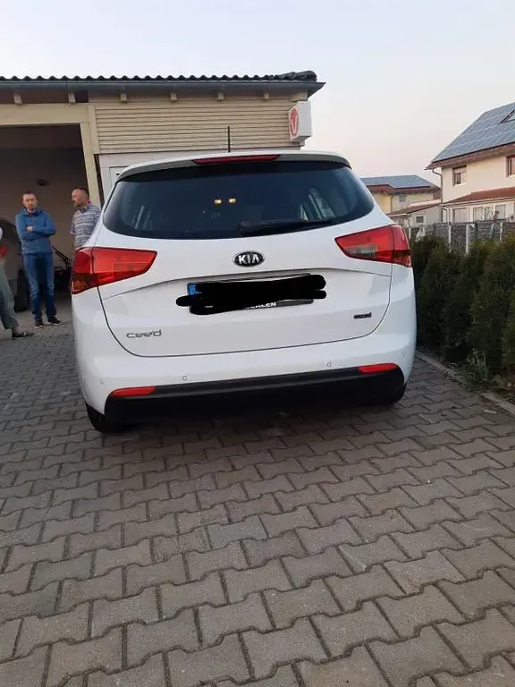 Gebraucht Kia Ceed 90 PS (66 kW) 2012 Weiß Kleinwagen