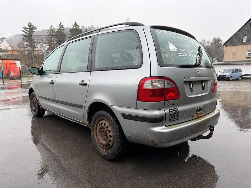 Gebraucht Ford Galaxy 116 PS (85 kW) 2003 Silber Van / Kleinbus