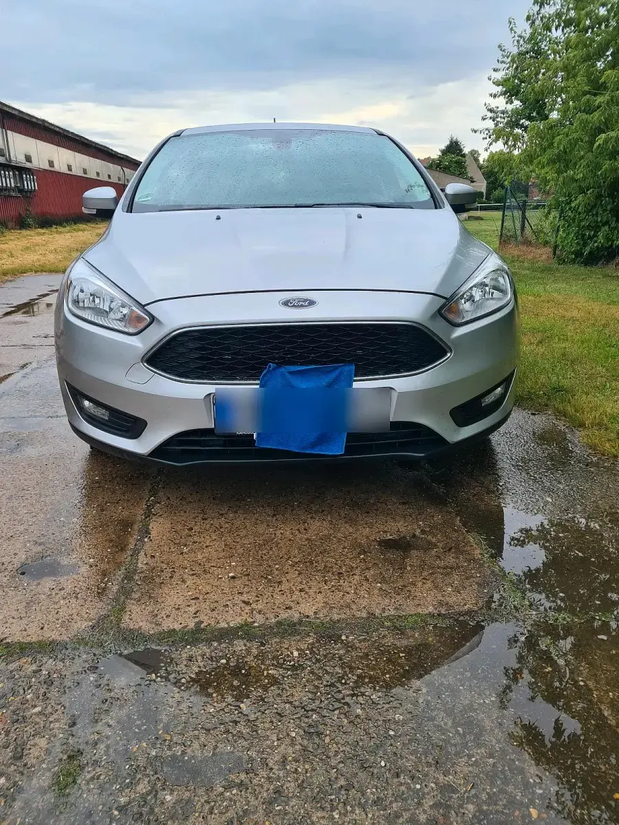 Gebraucht Ford Focus 120 PS (88 kW) 2017 Silber Limousine