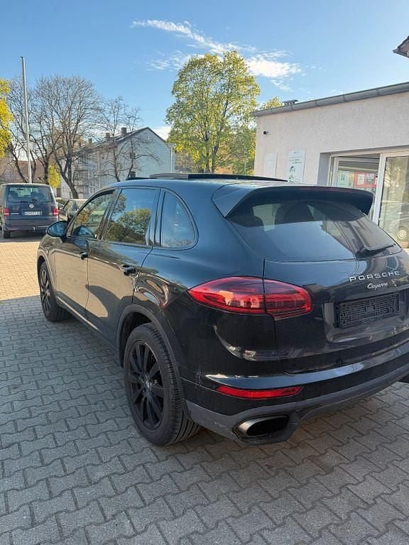 Second-hand Porsche Cayenne 262 CP (192 kW) 2015 Negru SUV