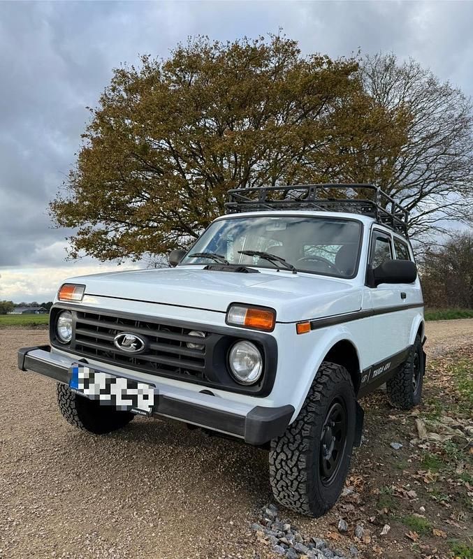 Weiß Gebraucht 2016 Lada Taiga SUV | 10.500 € (Fairer Preis) - Bild 1/4