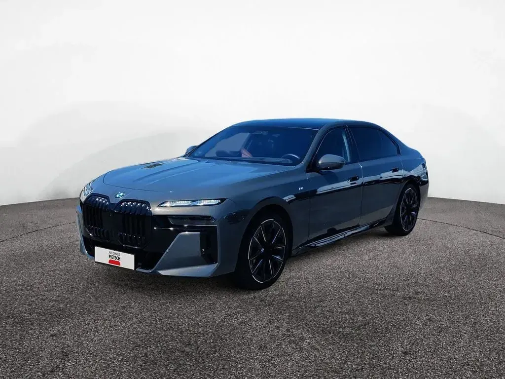Gebraucht BMW 740 M Sport 286 PS (210 kW) 2024 Dravitgrau metallic Limousine