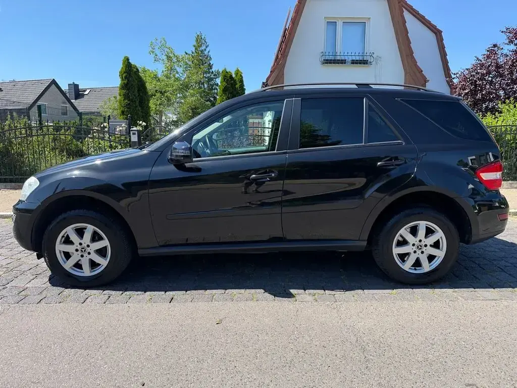 Gebraucht Mercedes ML350 231 PS (169 kW) 2010 Schwarz SUV