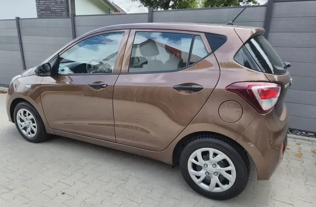 Gebraucht Hyundai i10 Classic 67 PS (49 kW) 2017 Braun Kleinwagen