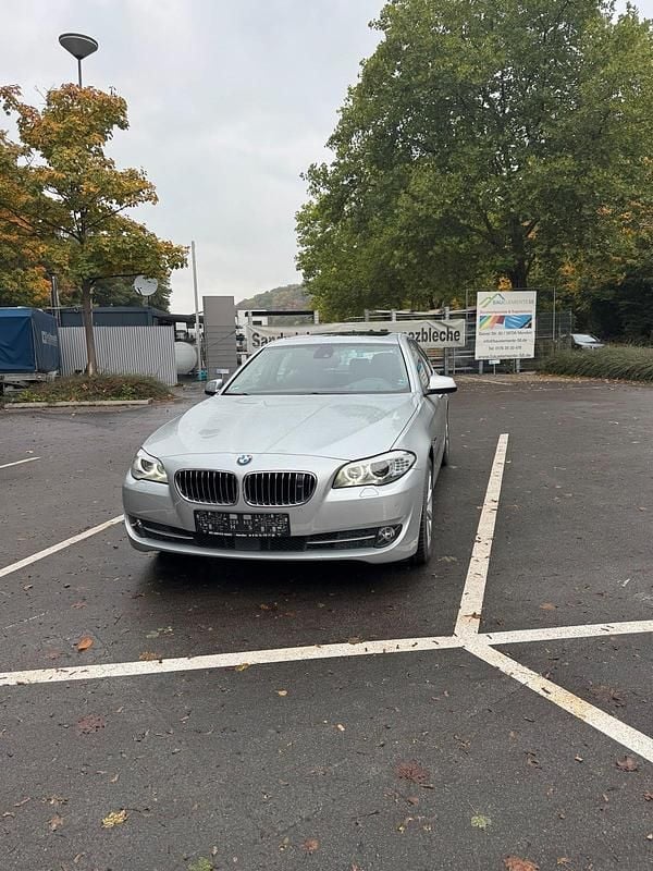 Silber Gebraucht 2010 BMW 528 Limousine | 18.500 € (Teuer) - Bild 1/4