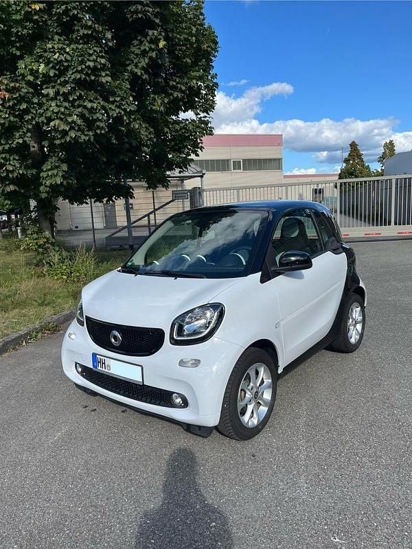 Weiß Gebraucht 2016 Smart ForTwo Coupé Kleinwagen | 8.250 € (Guter Preis) - Bild 1/4