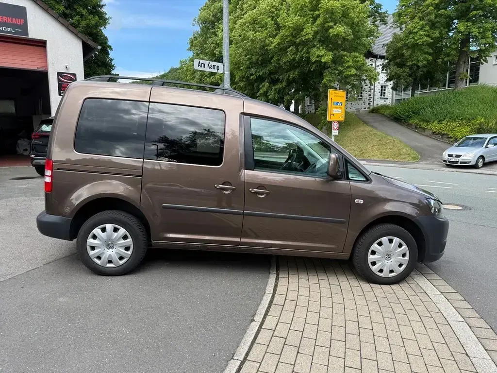 Gebraucht VW Caddy Trendline 86 PS (63 kW) 2011 Toffee/graciosabraun Van / Kleinbus