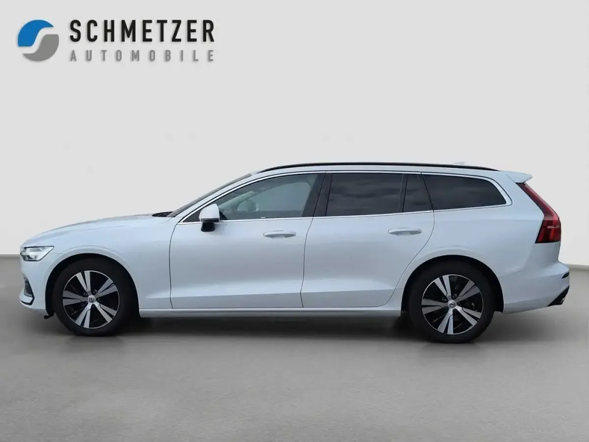 Gebraucht Volvo V60 Momentum 145 PS (106 kW) 2021 Kombi