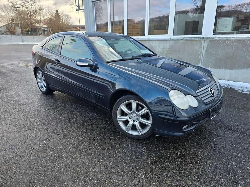 Gebraucht Mercedes C220 150 PS (110 kW) 2003 Smaragdschwarz  metalliclack Coupé