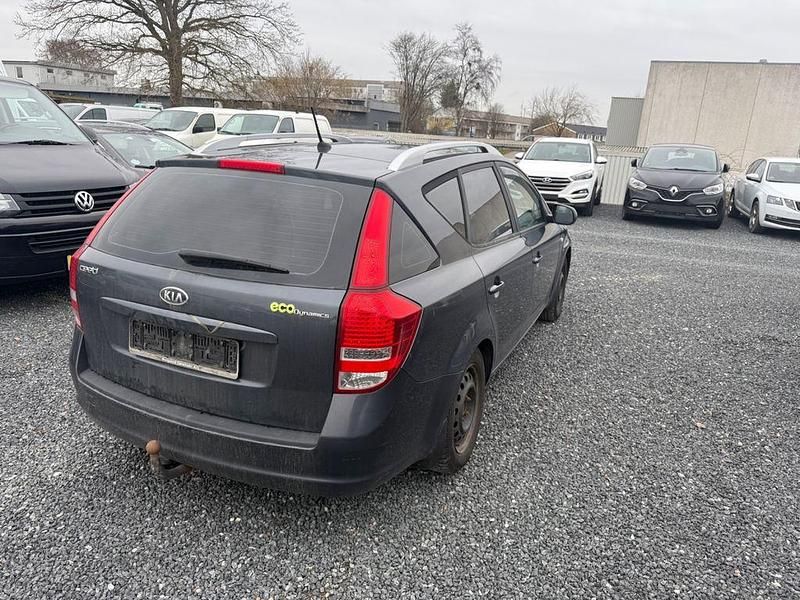 Gebraucht Kia Ceed Vision 116 PS (85 kW) 2010 Grau Kleinwagen