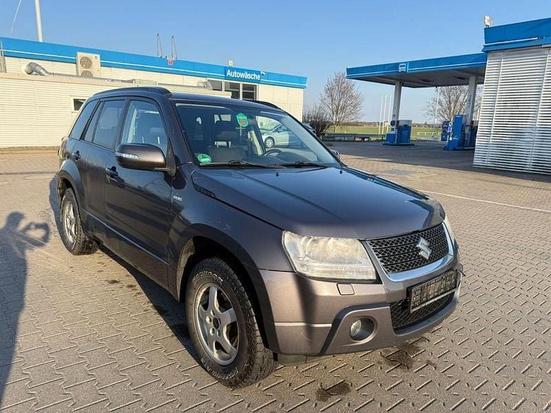 Gebraucht Suzuki Grand Vitara 129 PS (94 kW) 2012 Grau SUV