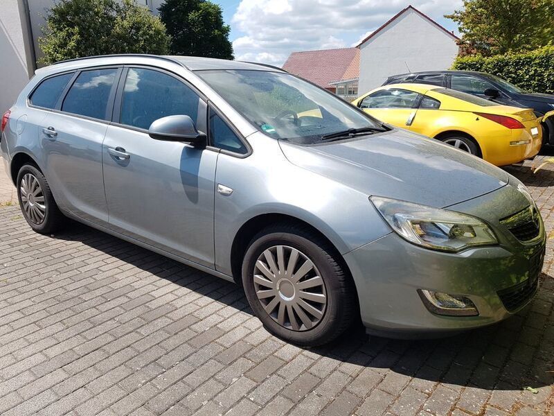 Grau Gebraucht 2011 Opel Astra Design Edition Kombi | 5.200 € (Fairer Preis) - Bild 1/4