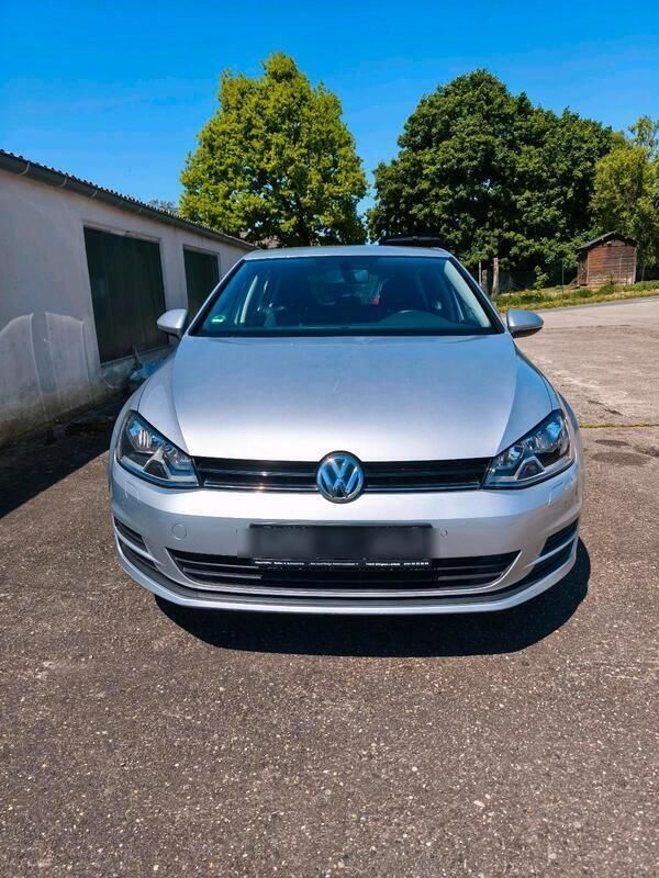 Grau Gebraucht 2013 VW Golf VII Comfortline Limousine | 8.749 € (Fairer Preis) - Bild 1/4