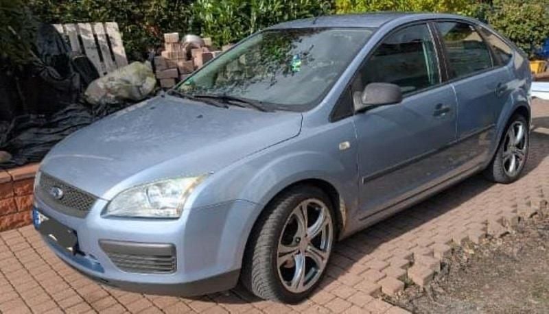 Blau Gebraucht 2005 Ford Focus Limousine | 499 € (Superpreis) - Bild 1/4