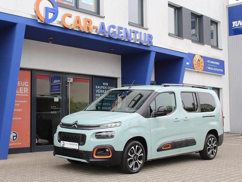 Grün Gebraucht 2020 Citroën Berlingo Shine Van / Kleinbus | 17.900 € (Etwas zu teuer) - Bild 1/4