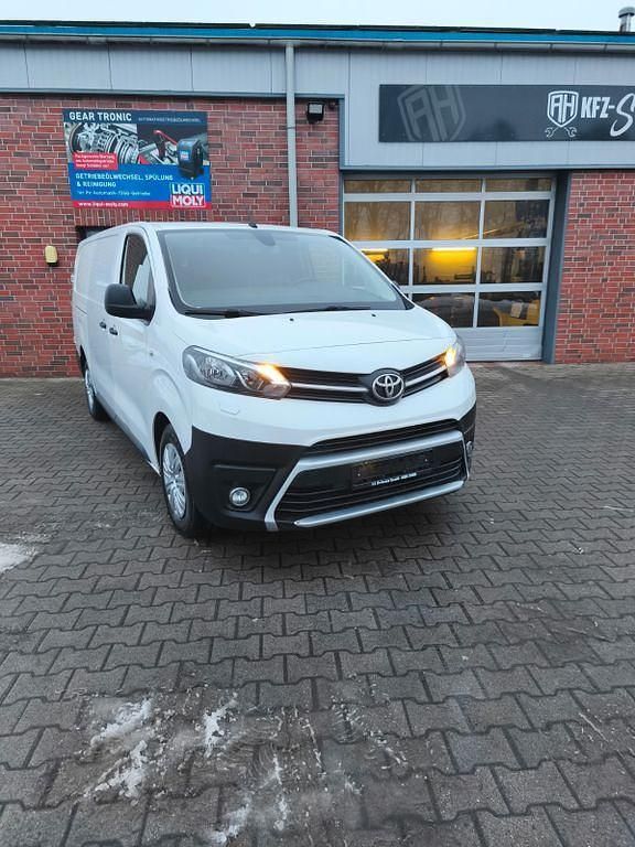 Gebraucht Toyota Proace 122 PS (89 kW) 2021 Weiß Van / Kleinbus