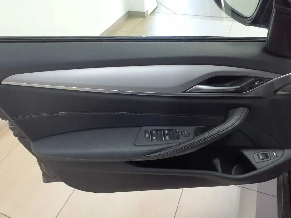 Gebraucht BMW 530e Sport Line 184 PS (135 kW) 2021 Sophistograu brillanteffekt metallic Kombi