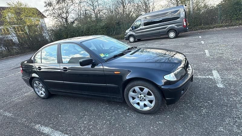 Second-hand BMW 318 143 CP (105 kW) 2004 Negru Berlinǎ