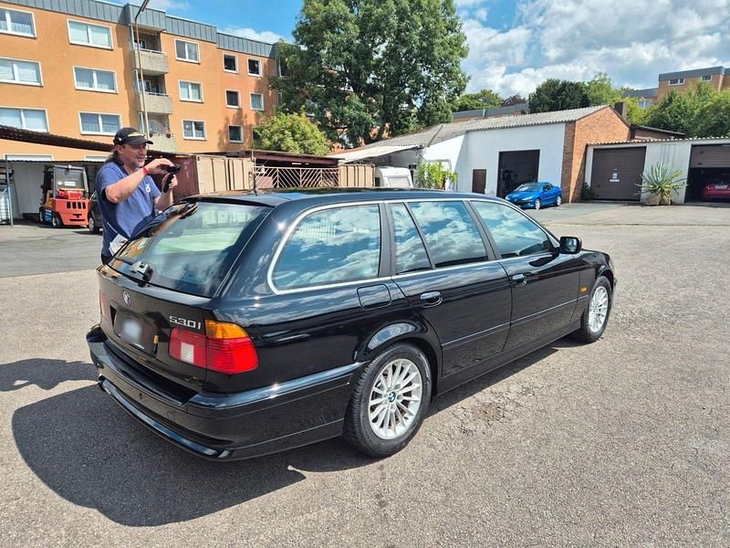 Gebraucht BMW 530 231 PS (169 kW) 2001 Schwarz Kombi