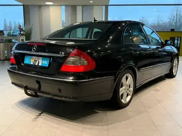 Usado Mercedes E420 314 HP (230 kW) 2007 Preto Sedan