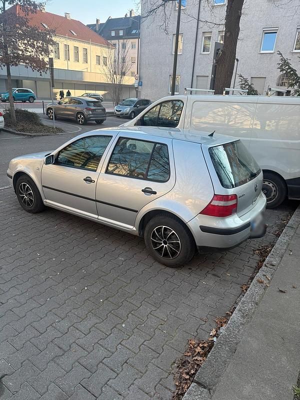 Gebraucht VW Golf IV 105 PS (77 kW) 2002 Silber Kleinwagen