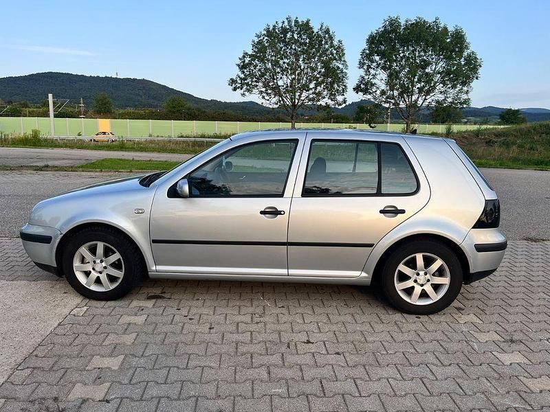 Grau Gebraucht 2002 VW Golf IV Basis Limousine | 2.299 € (Fairer Preis) - Bild 1/4