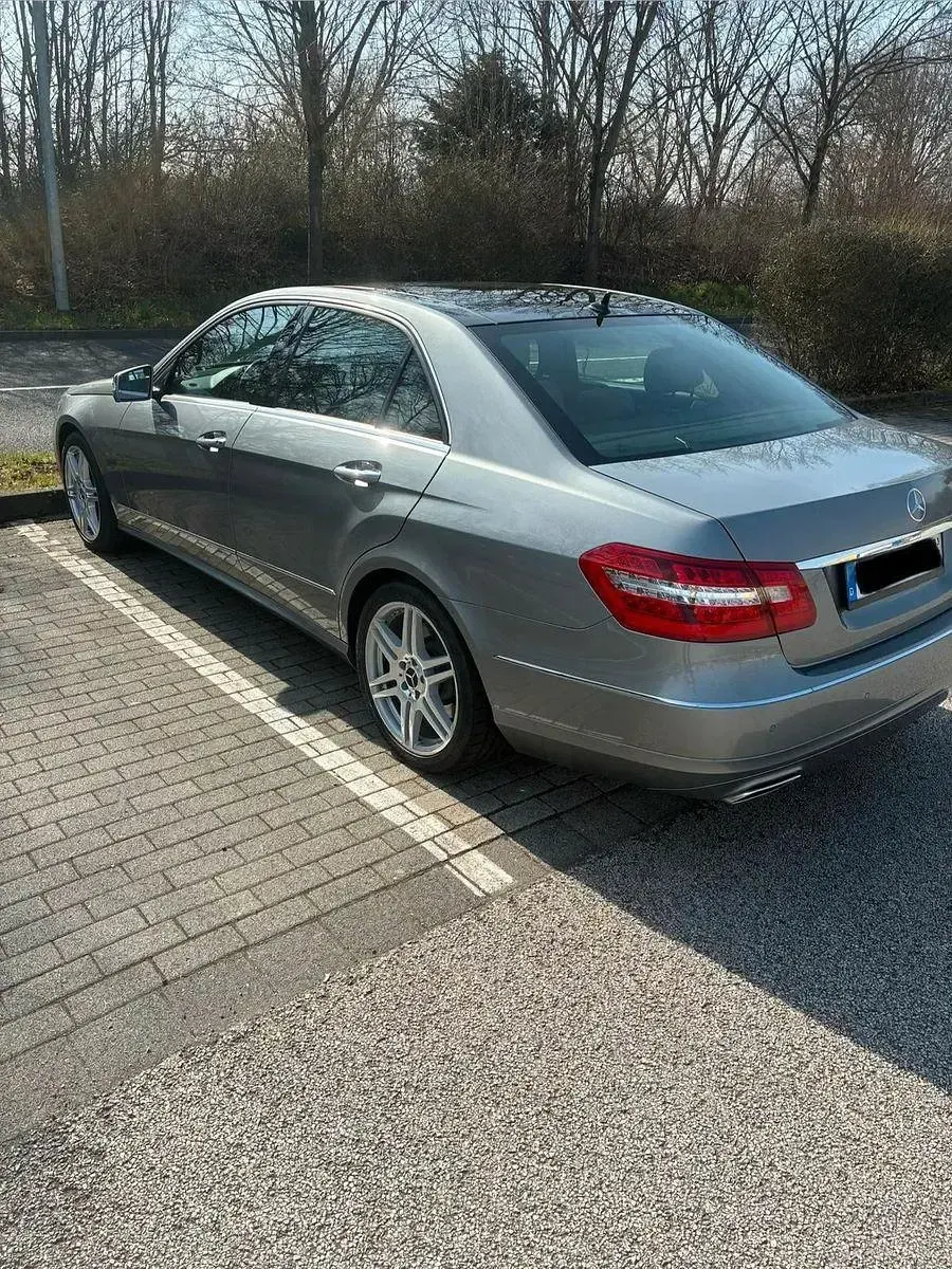 Gebraucht Mercedes E500 Avantgarde 387 PS (284 kW) 2009 Silber Limousine