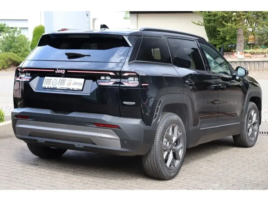 Neu Jeep Compass 144 PS (105 kW) 2026 Schwarz SUV