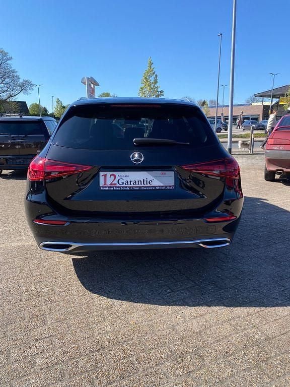 Gebraucht Mercedes C300 258 PS (189 kW) 2022 Schwarz Kombi