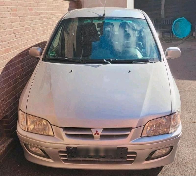 Silber Gebraucht 2001 Mitsubishi Space Star Van / Kleinbus | 1.999 € (Fairer Preis) - Bild 1/4