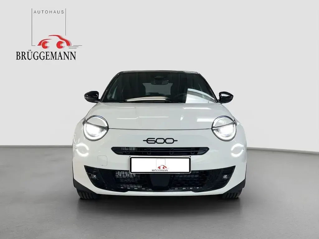Neu Fiat 600 Street 101 PS (74 kW) 2026 Weiß SUV