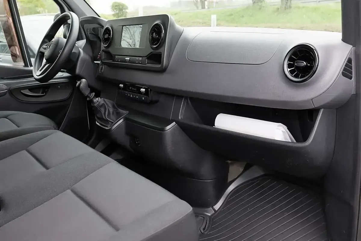 Używany Mercedes Sprinter 170 KM (125 kW) 2022 Biały Van