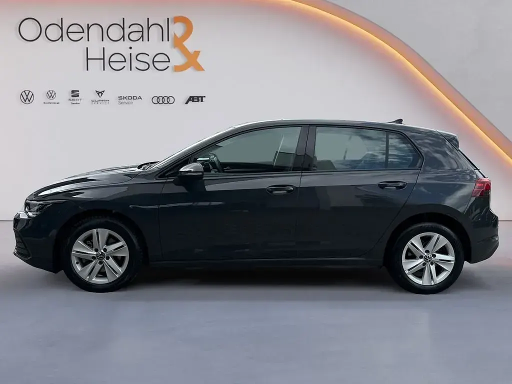 Gebraucht VW Golf VIII Life 131 PS (96 kW) 2023 Grau Limousine