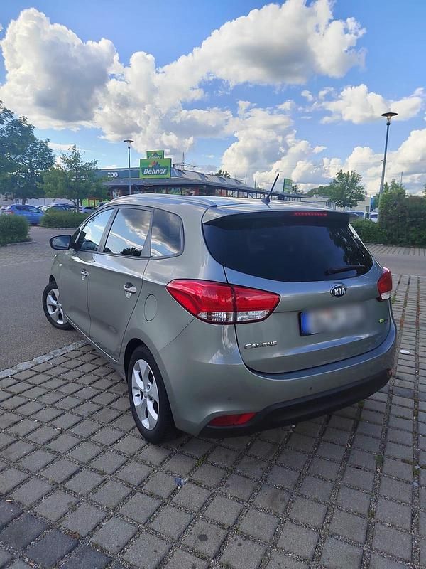Grau Gebraucht 2013 Kia Carens Van / Kleinbus | 7.000 € - Bild 1/4