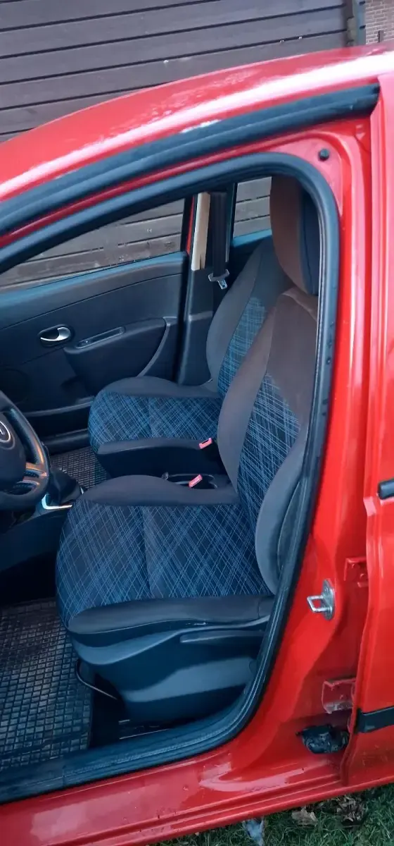 Gebraucht Renault Clio II 75 PS (55 kW) 2010 Rot Limousine