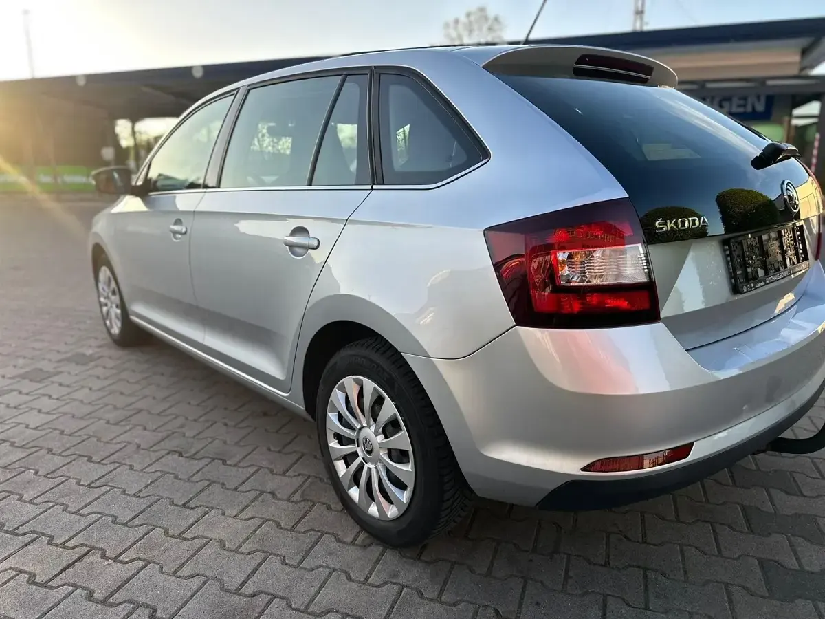 Używany Skoda Rapid Ambition 90 KM (66 kW) 2018 Szary Hatchback