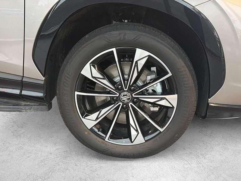 Neu MG HS Luxury 272 PS (200 kW) 2025 Silber SUV