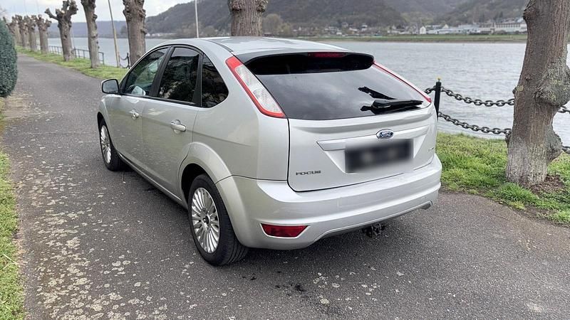 Gebraucht Ford Focus 125 PS (91 kW) 2009 Silber Limousine