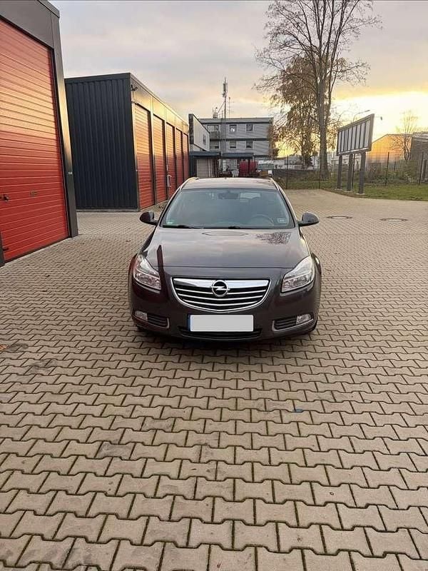 Gebraucht Opel Insignia Edition 140 PS (102 kW) 2012 Kombi
