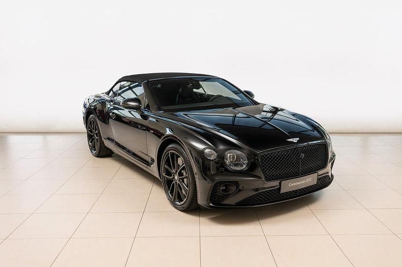 Neu Bentley Continental 551 PS (405 kW) 2025 Schwarz Limousine