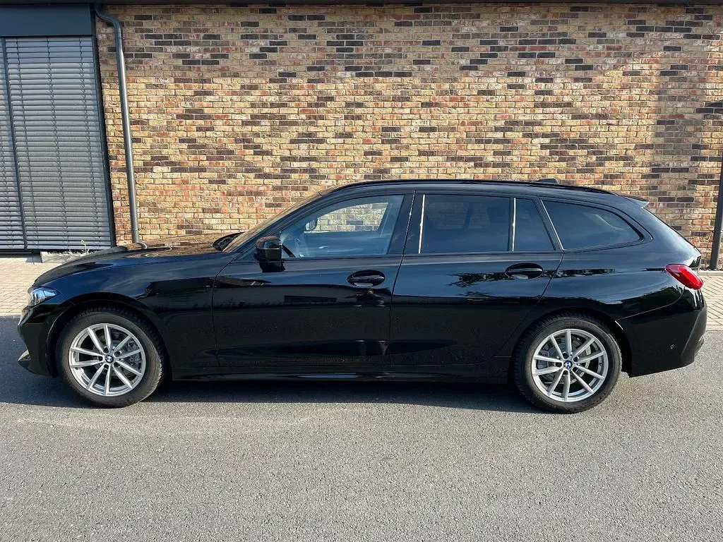 Gebraucht BMW 318 156 PS (114 kW) 2025 Schwarz Limousine